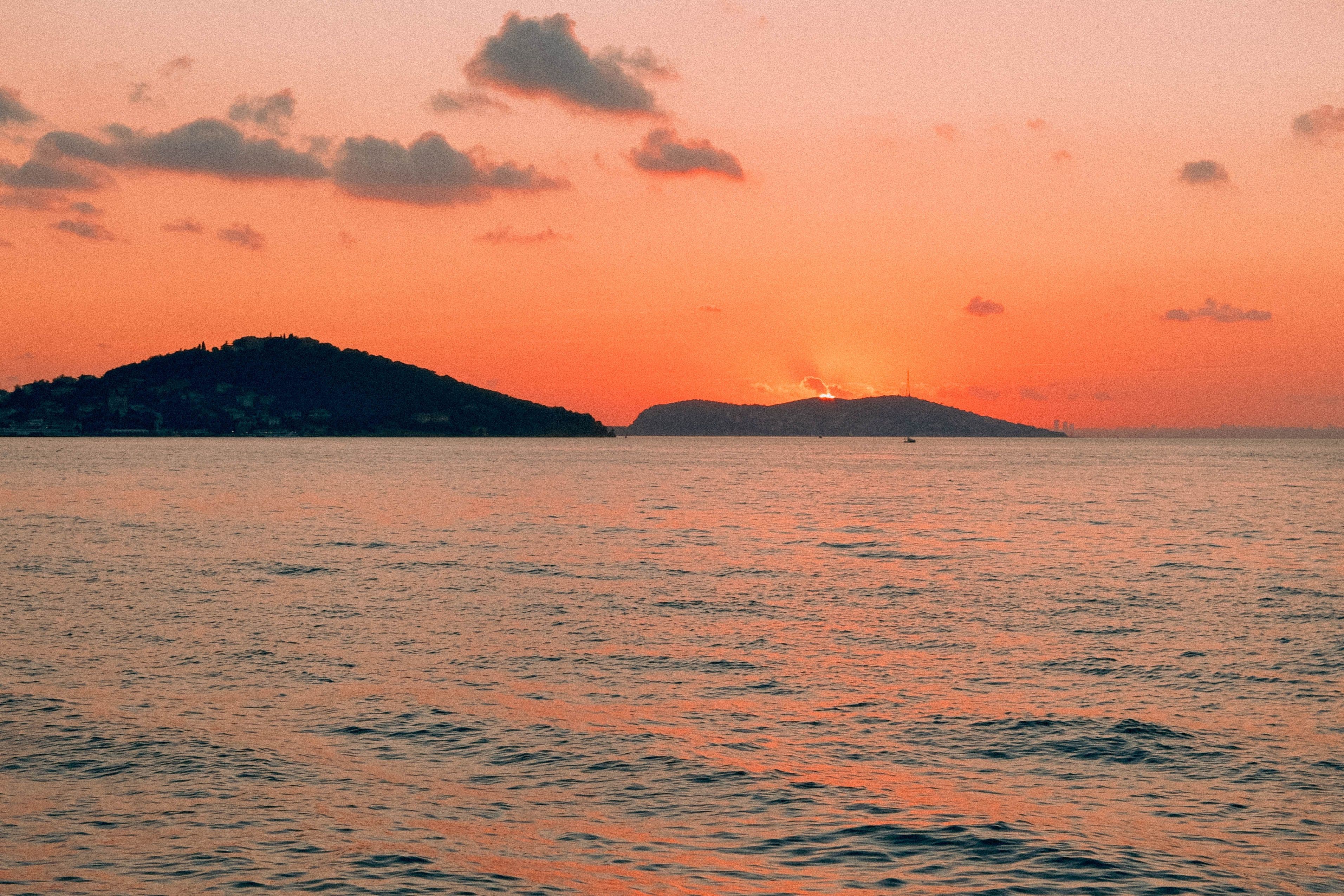 Piraeus (Athens) to Milos ferry
